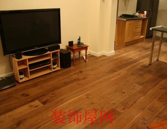 复合木地板保养有诀窍