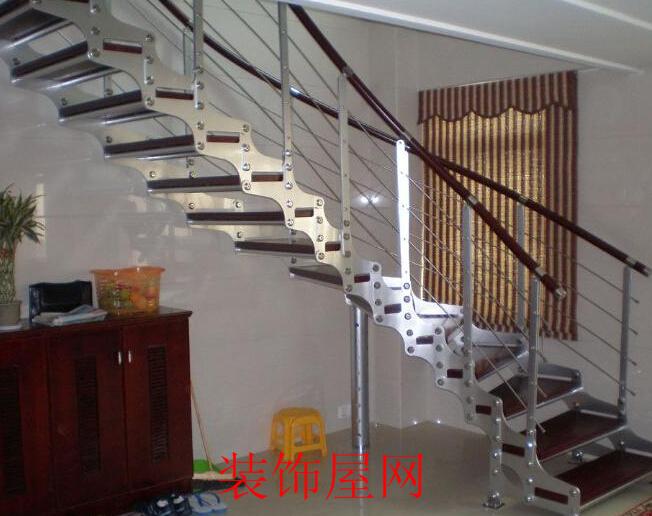 什么是钢木楼梯 钢木结构楼梯