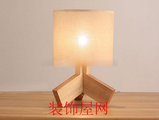 书房布艺台灯该选什么的好 书房布艺台灯该选什么的好