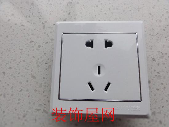 可来博和公牛插座哪个更好