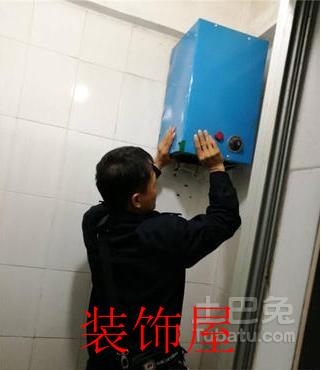 宝安租客自制热水器 无任何漏电保护措施 宝安租客自制热水器 “雷翻”网格员