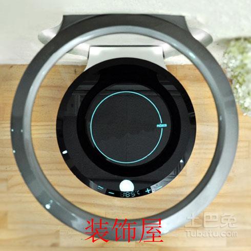 能折叠进墙壁的烟机和灶具 科技感十足